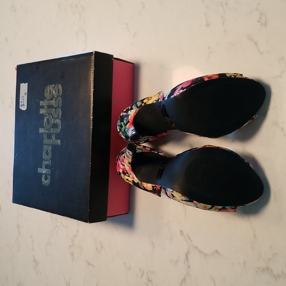 Shoes - Picture 2 of 5